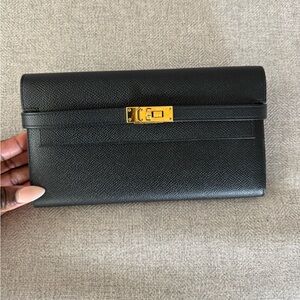 HERMES 
Epsom Kelly Longue Wallet Black
